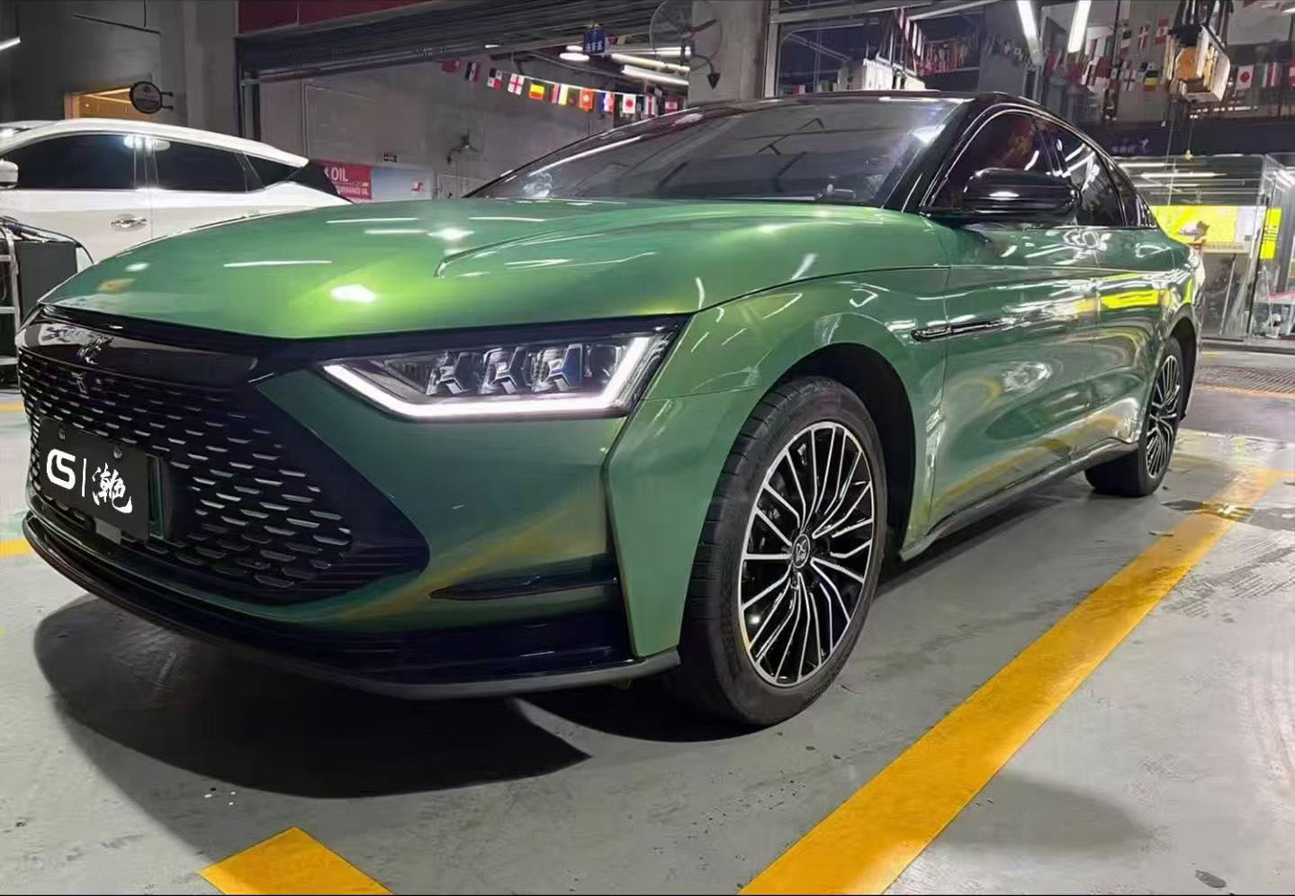 Ultra-Bright Metallic Mamba Green